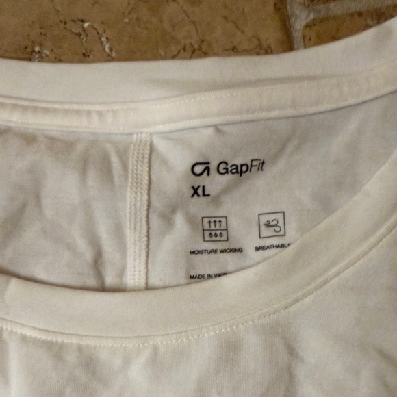 GAP Women's Cream Long Sleeve Tee - Picture 2 of 2